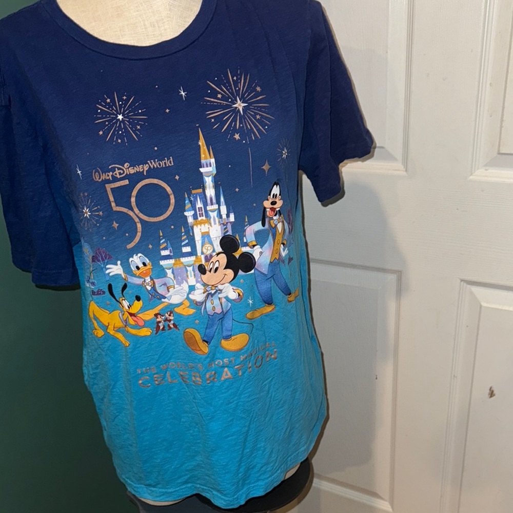 Disney Women’s‎ Blue Graphic T-Shirt size Medium